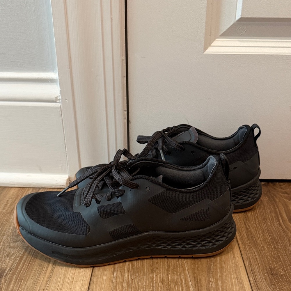 Men's Black Athletic Shoes